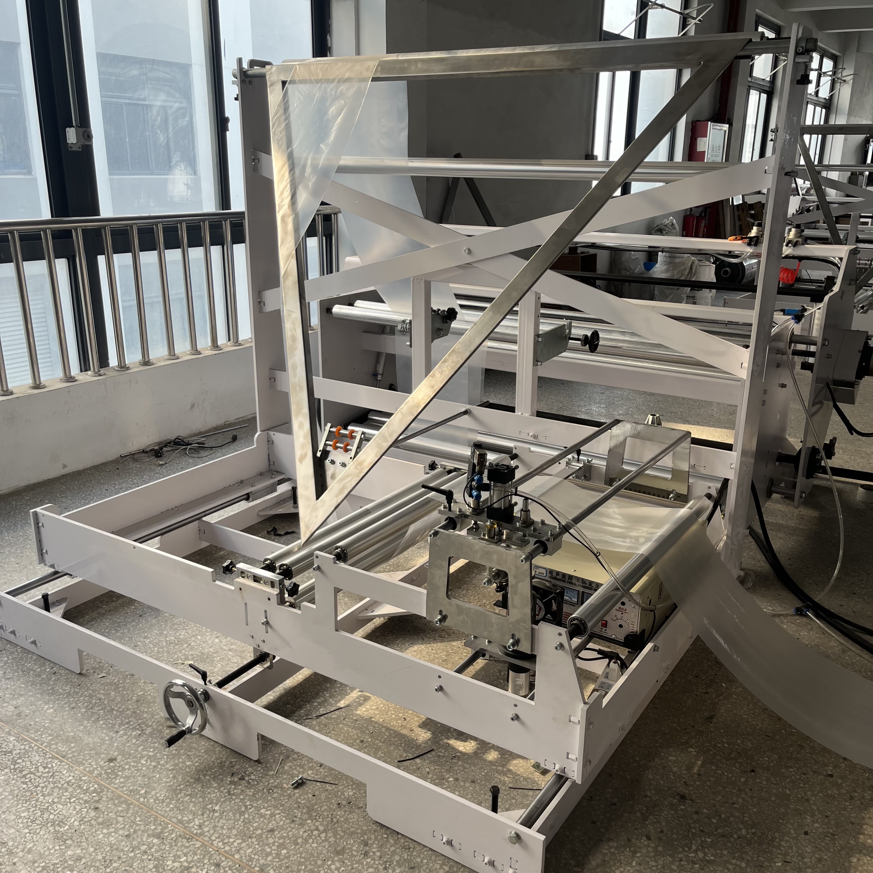 Automatic Side Sealing Soft Loop Handle Bag Patch Bag Poly-strings Bag D-cut Bag Making Machine